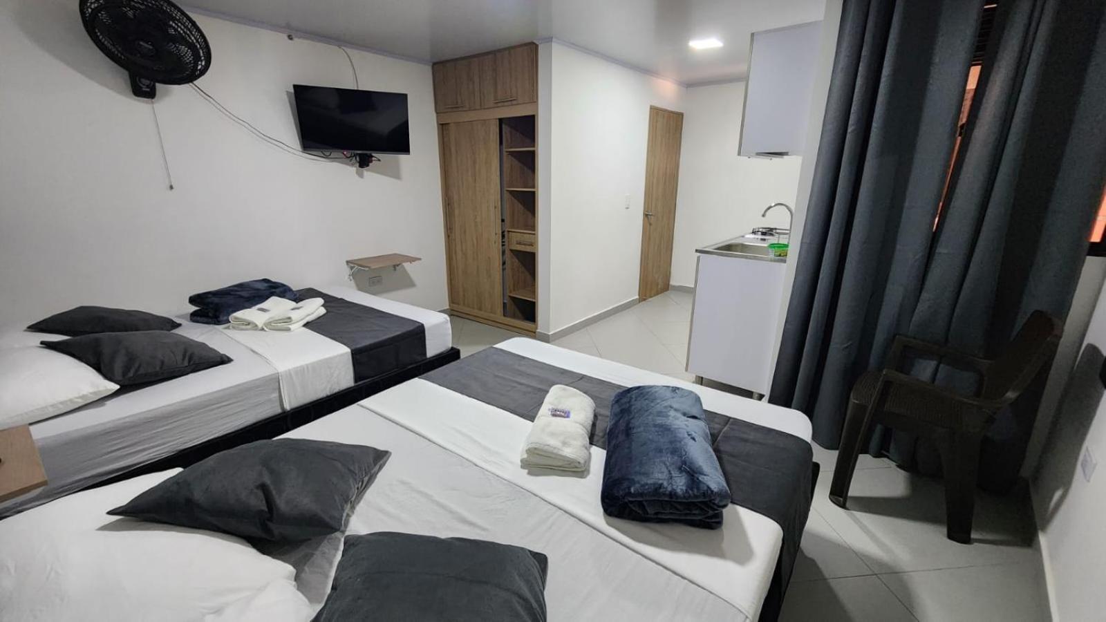 Apartahotel Calasanz Home Medellin Bagian luar foto