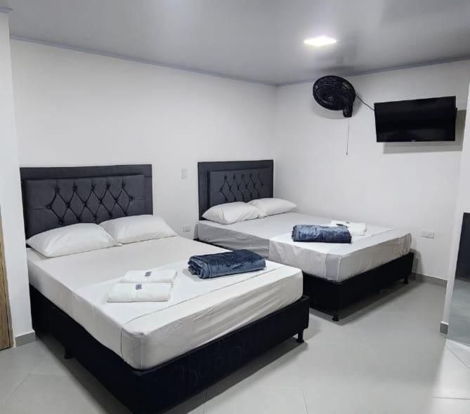 Apartahotel Calasanz Home Medellin Bagian luar foto