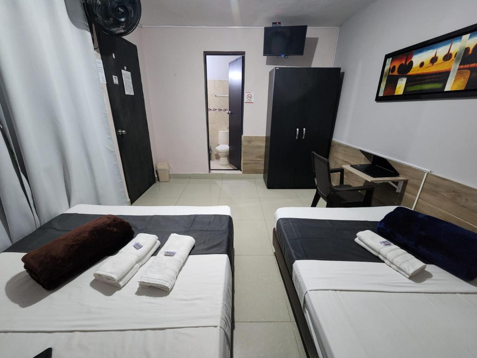 Apartahotel Calasanz Home Medellin Bagian luar foto