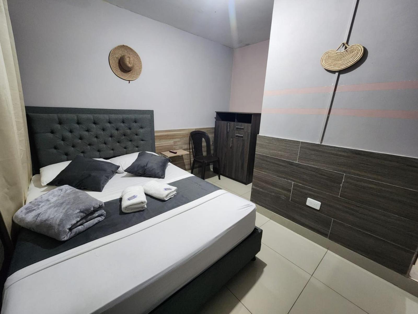 Apartahotel Calasanz Home Medellin Bagian luar foto