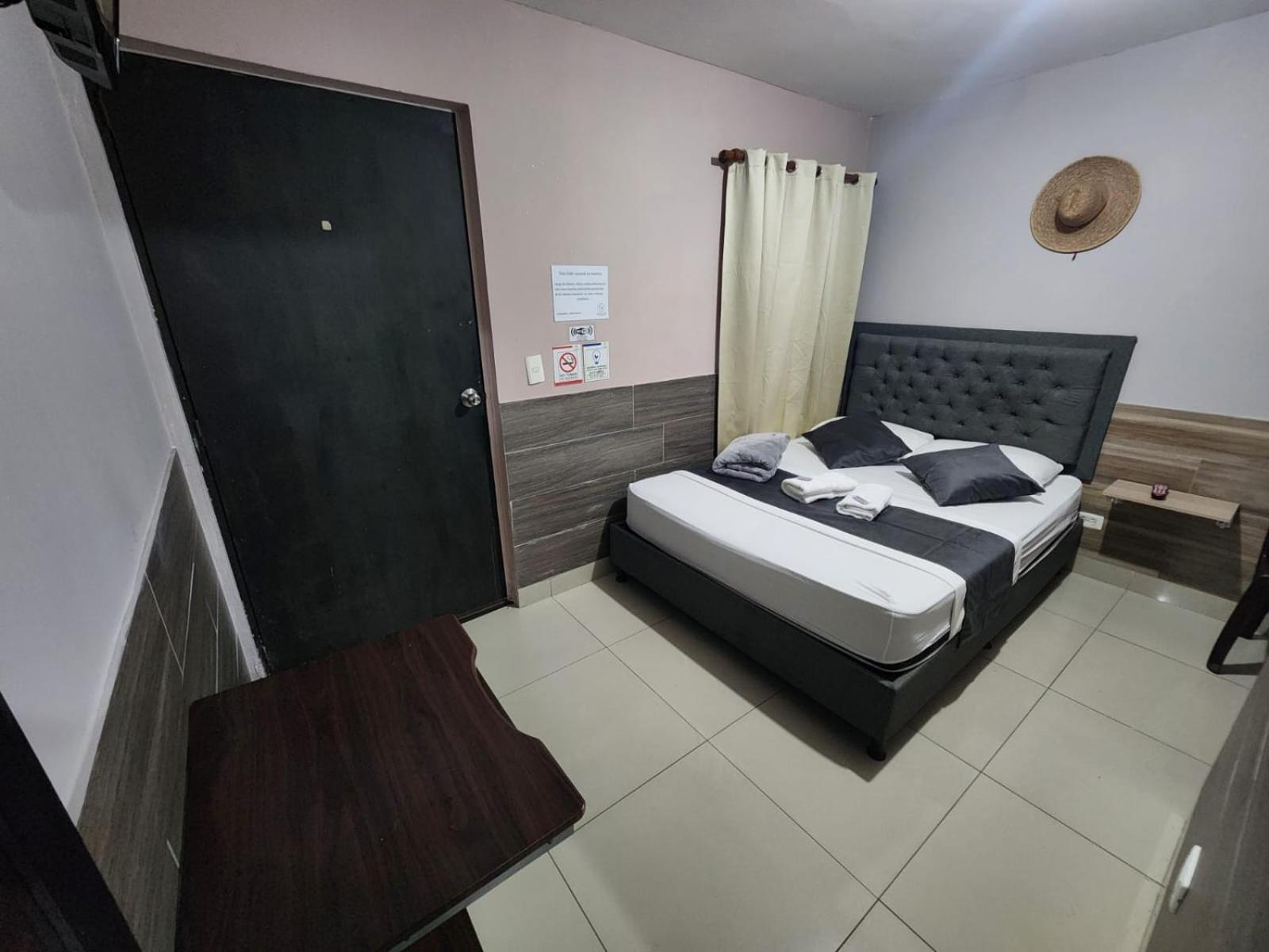 Apartahotel Calasanz Home Medellin Bagian luar foto